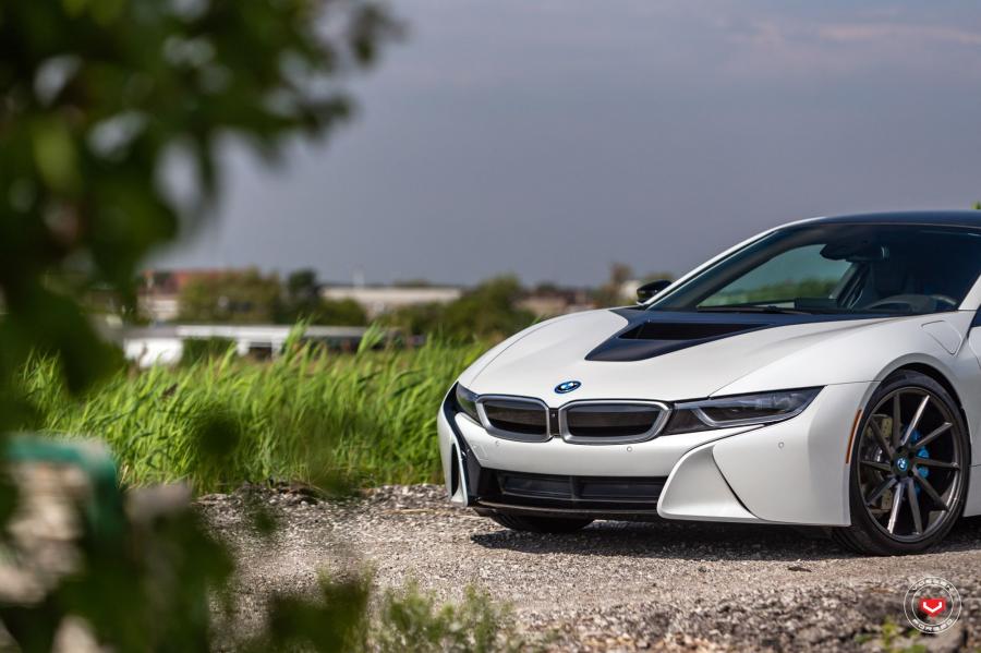 Детали экстерьера BMW i8 on Vossen Wheels (VPS-310T) 2018 года  (фото 5 из 26)